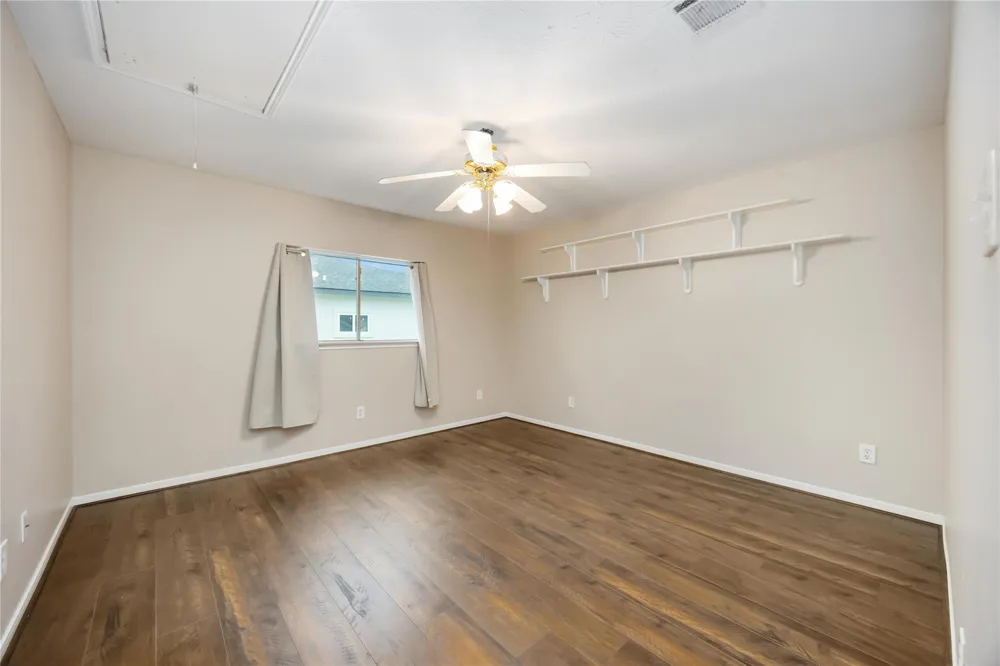 5498 Appleblossom Lane Friendswood, TX 77546