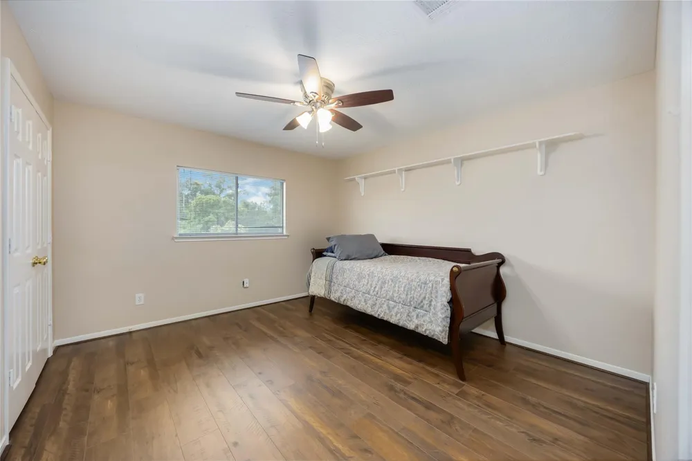 5498 Appleblossom Lane Friendswood, TX 77546