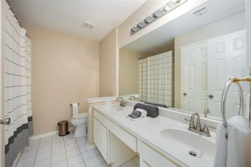 5498 Appleblossom Lane Friendswood, TX 77546