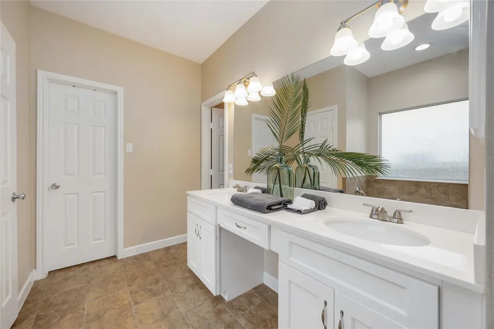 5498 Appleblossom Lane Friendswood, TX 77546