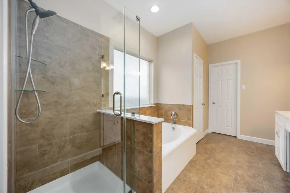 5498 Appleblossom Lane Friendswood, TX 77546
