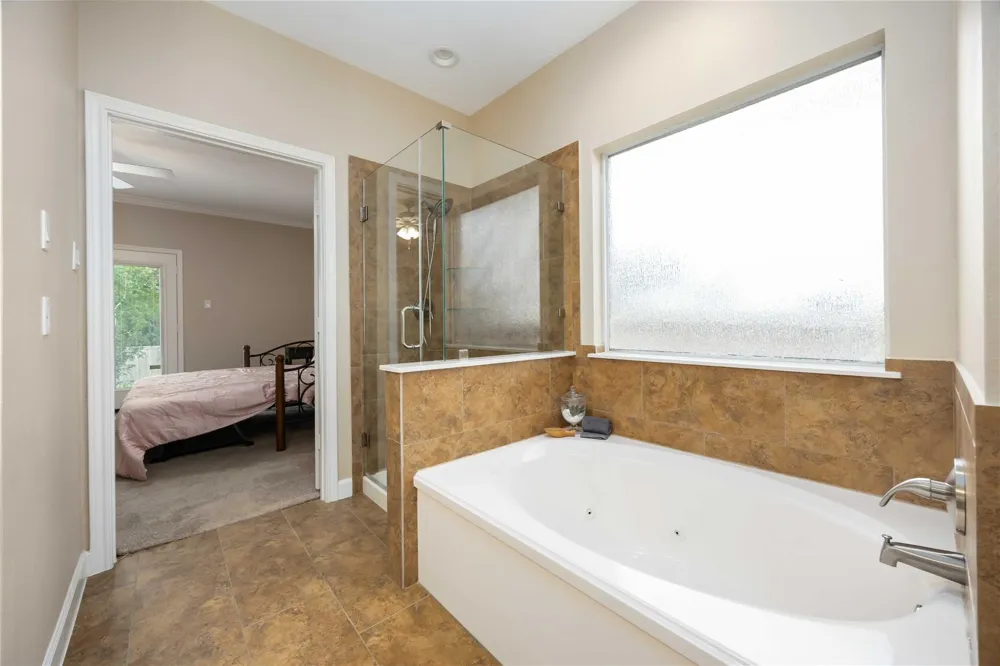 5498 Appleblossom Lane Friendswood, TX 77546