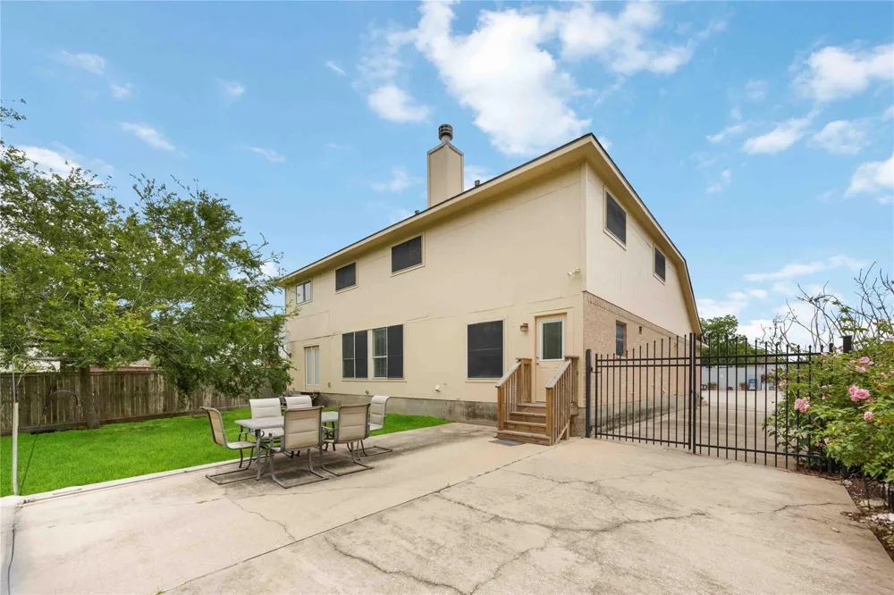 5498 Appleblossom Lane Friendswood, TX 77546