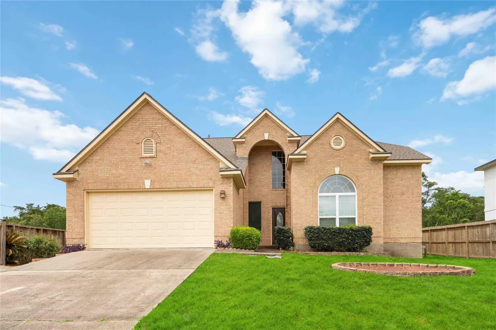 5498 Appleblossom Lane Friendswood, TX 77546