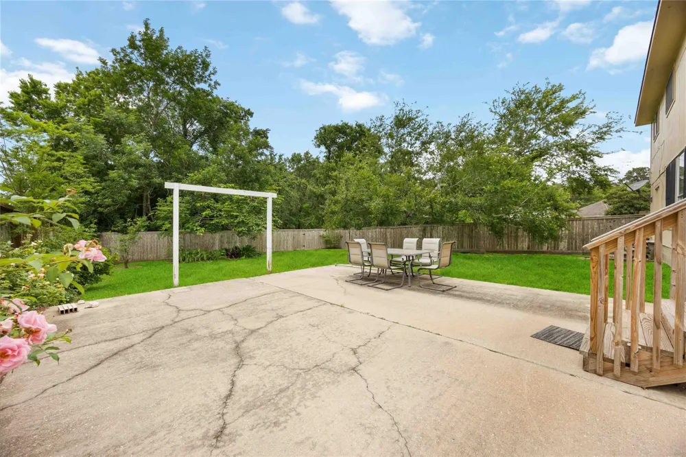 5498 Appleblossom Lane Friendswood, TX 77546