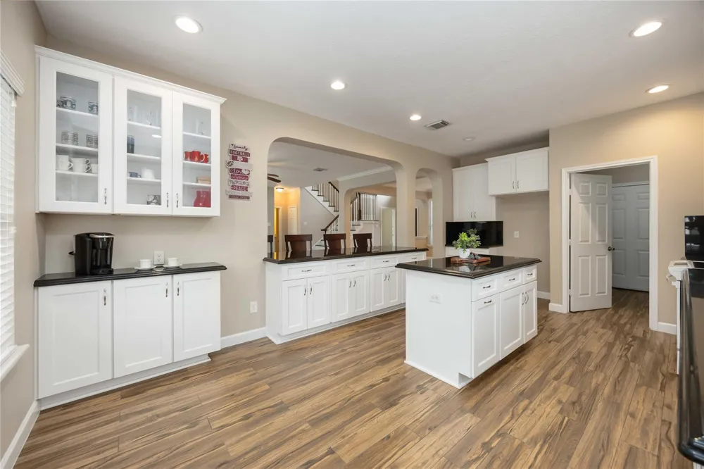 5498 Appleblossom Lane Friendswood, TX 77546