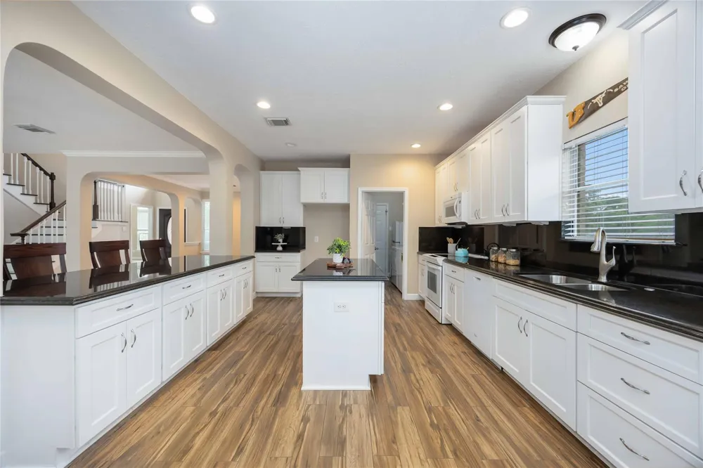 5498 Appleblossom Lane Friendswood, TX 77546