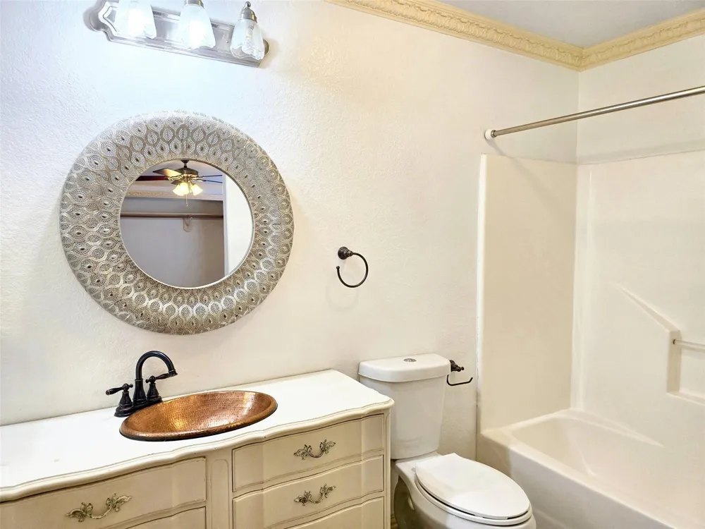 828 E 39th Street Houston, TX 77022