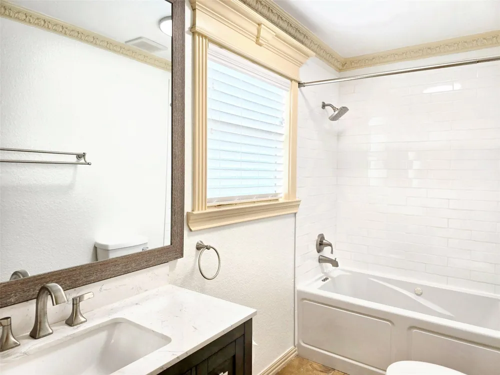 828 E 39th Street Houston, TX 77022