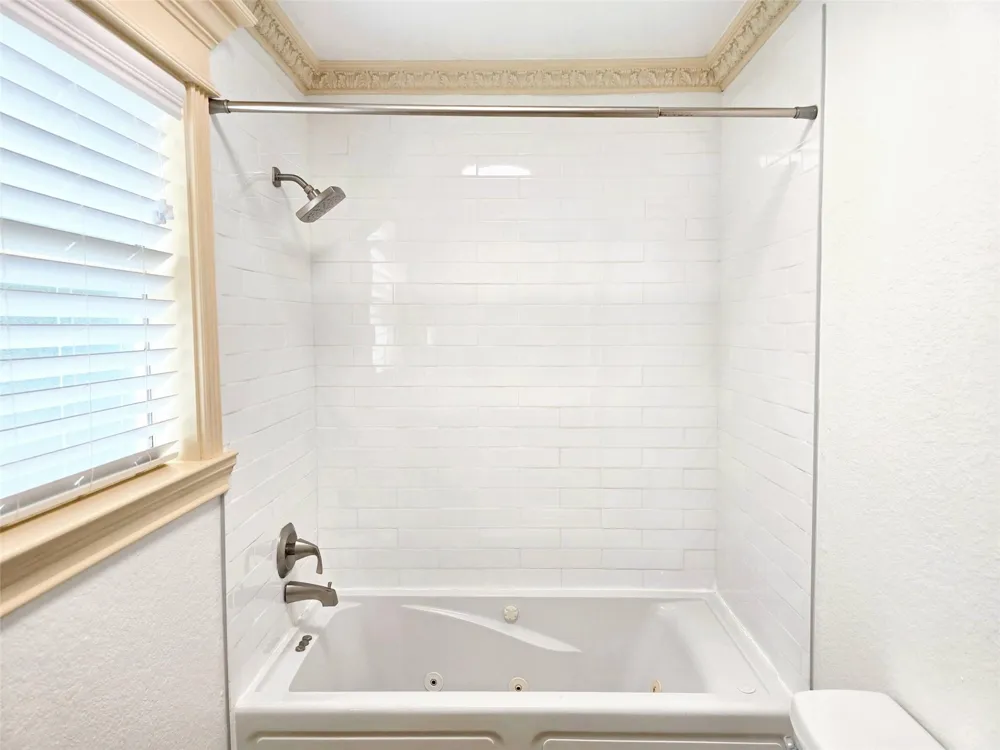 828 E 39th Street Houston, TX 77022