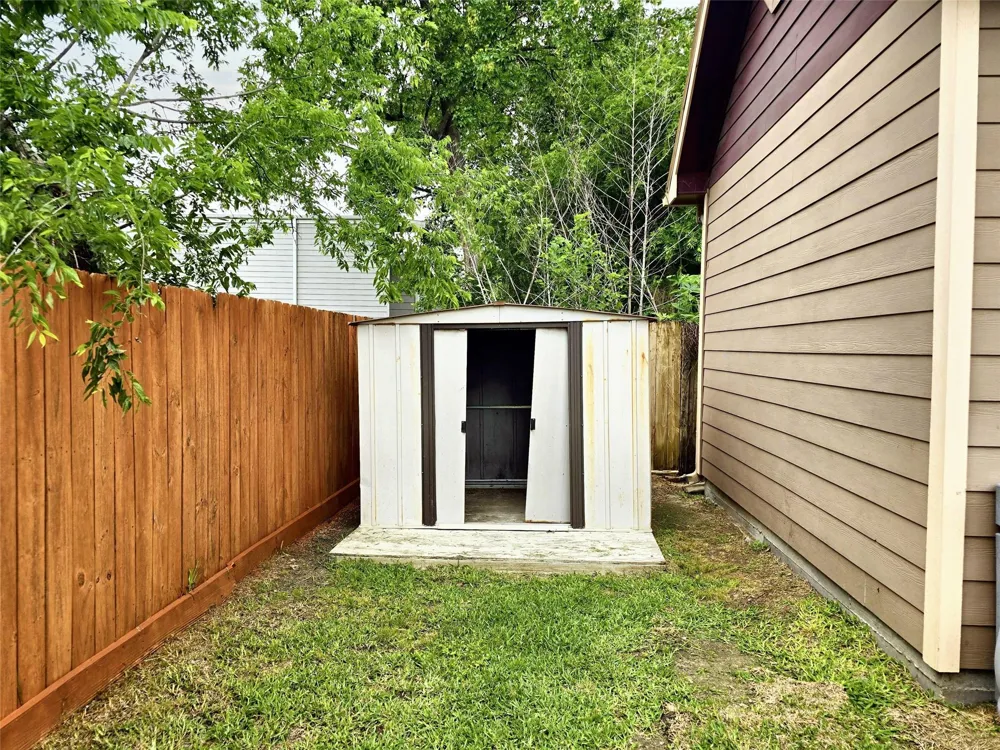 828 E 39th Street Houston, TX 77022