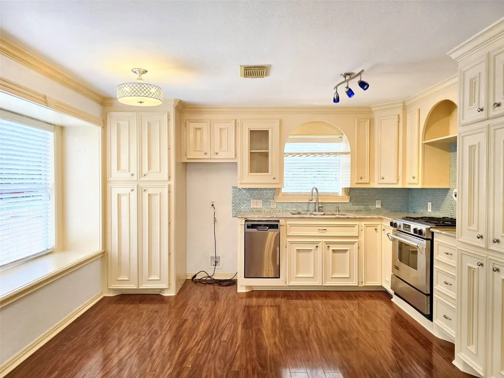 828 E 39th Street Houston, TX 77022