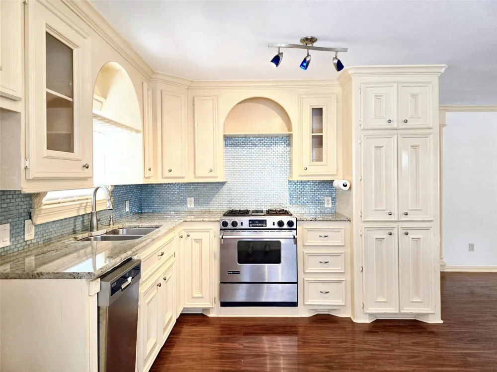 828 E 39th Street Houston, TX 77022