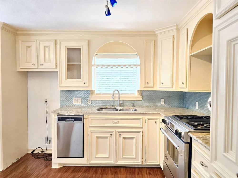 828 E 39th Street Houston, TX 77022