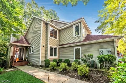 2 Ridgeview Ter