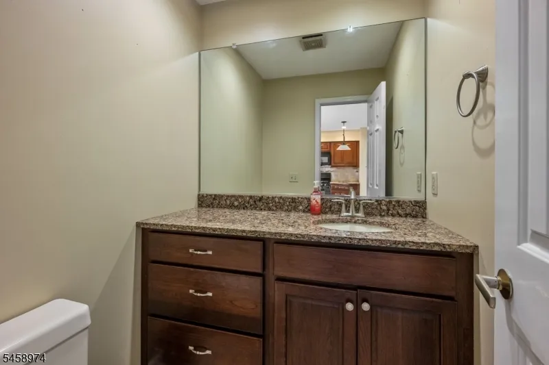 2 Ridgeview Ter Jefferson, NJ 07438