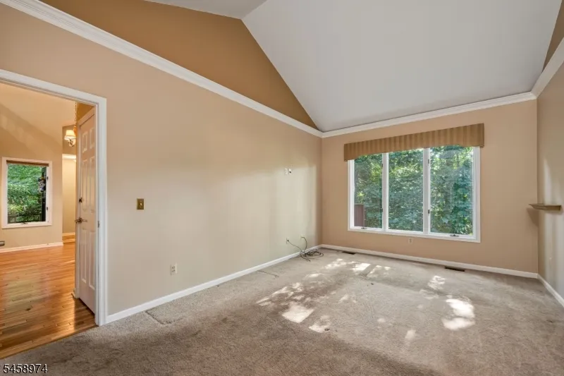 2 Ridgeview Ter Jefferson, NJ 07438