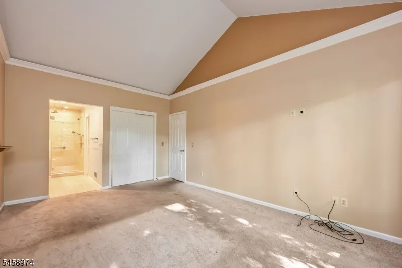 2 Ridgeview Ter Jefferson, NJ 07438