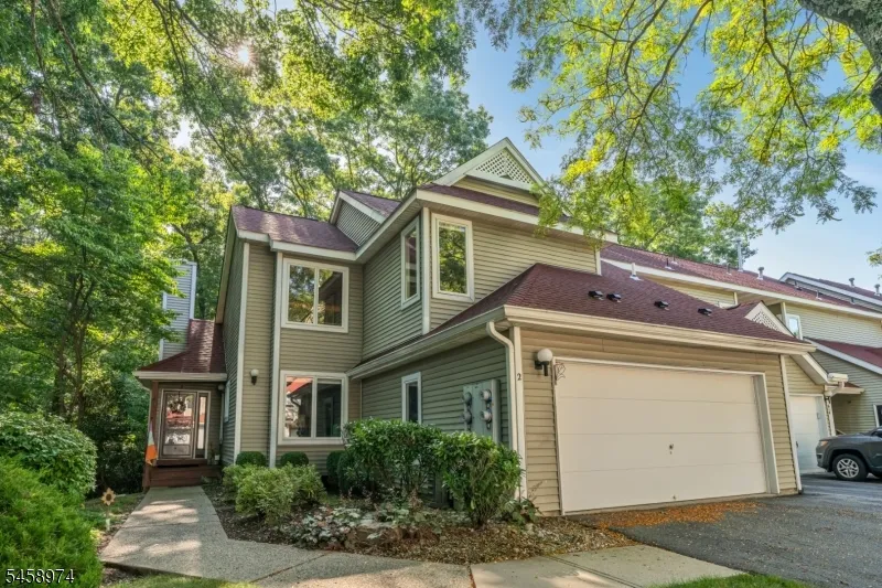 2 Ridgeview Ter Jefferson, NJ 07438
