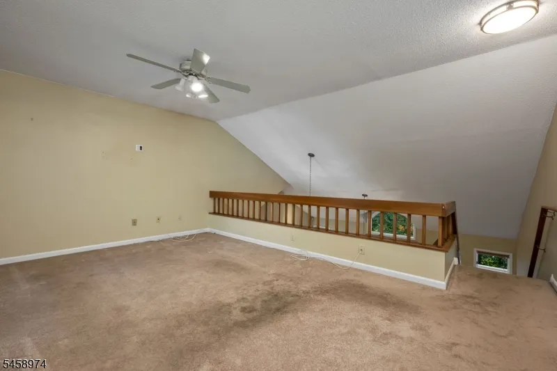 2 Ridgeview Ter Jefferson, NJ 07438