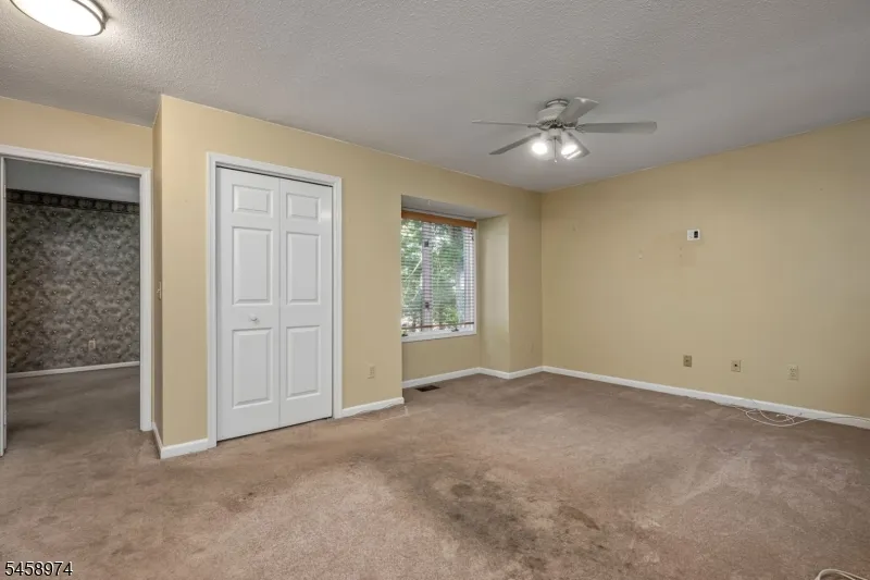2 Ridgeview Ter Jefferson, NJ 07438