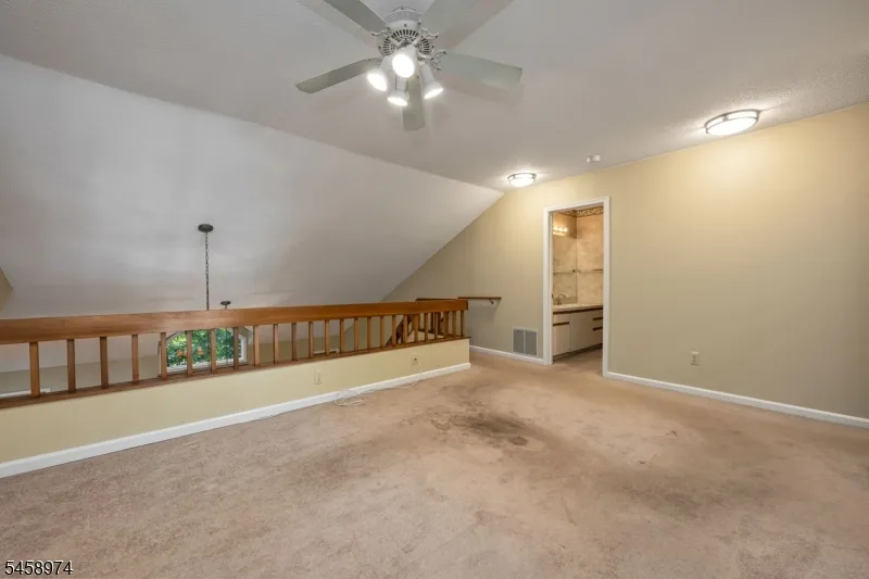 2 Ridgeview Ter Jefferson, NJ 07438