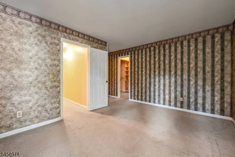 2 Ridgeview Ter Jefferson, NJ 07438