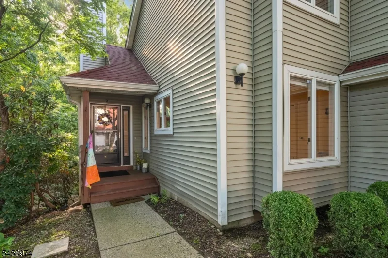 2 Ridgeview Ter Jefferson, NJ 07438