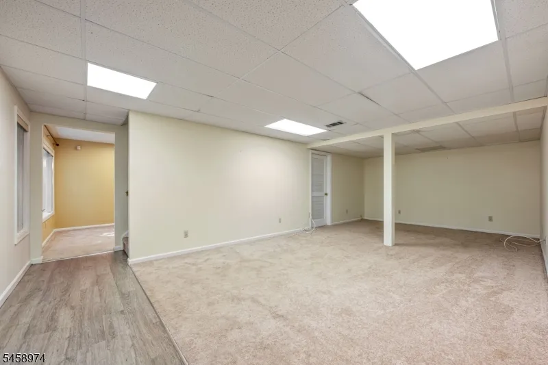 2 Ridgeview Ter Jefferson, NJ 07438