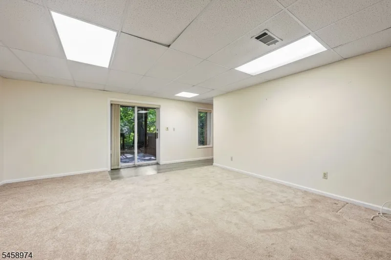 2 Ridgeview Ter Jefferson, NJ 07438