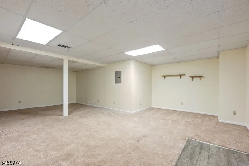 2 Ridgeview Ter Jefferson, NJ 07438
