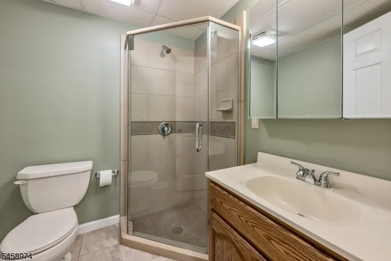 2 Ridgeview Ter Jefferson, NJ 07438