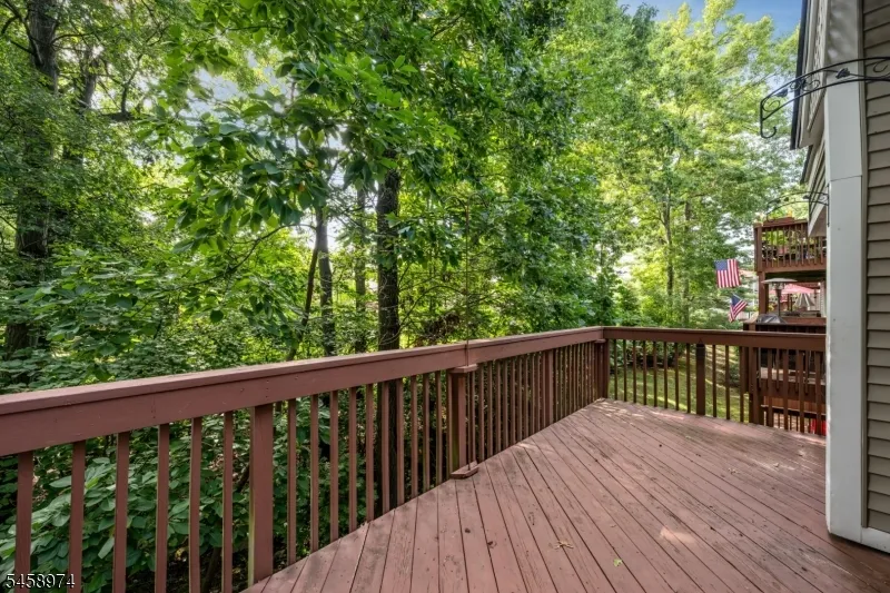 2 Ridgeview Ter Jefferson, NJ 07438