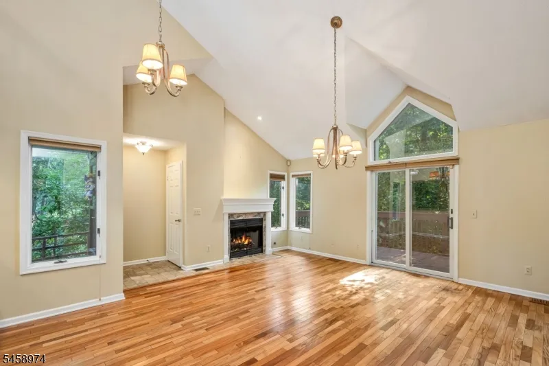 2 Ridgeview Ter Jefferson, NJ 07438