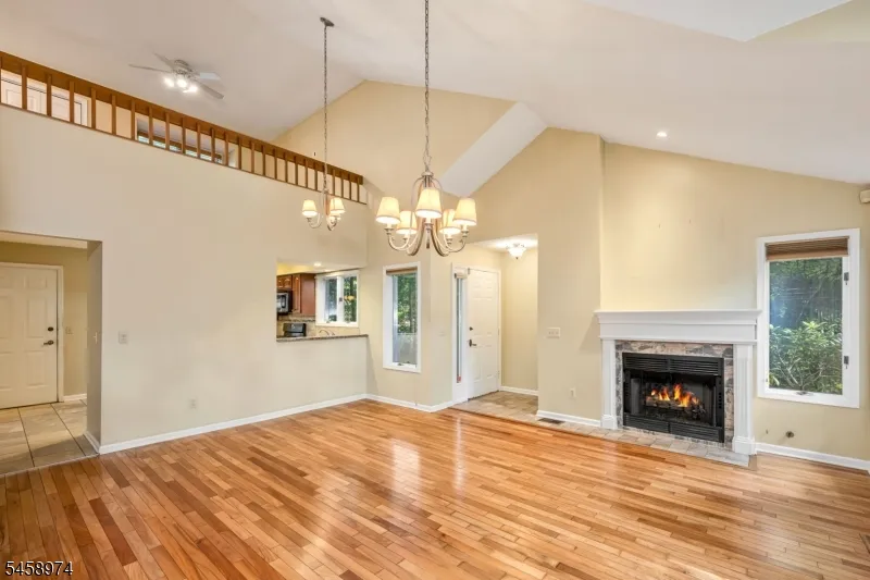 2 Ridgeview Ter Jefferson, NJ 07438