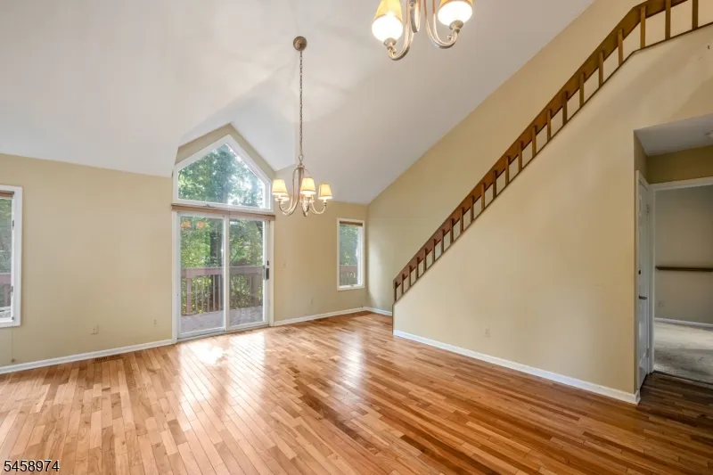 2 Ridgeview Ter Jefferson, NJ 07438