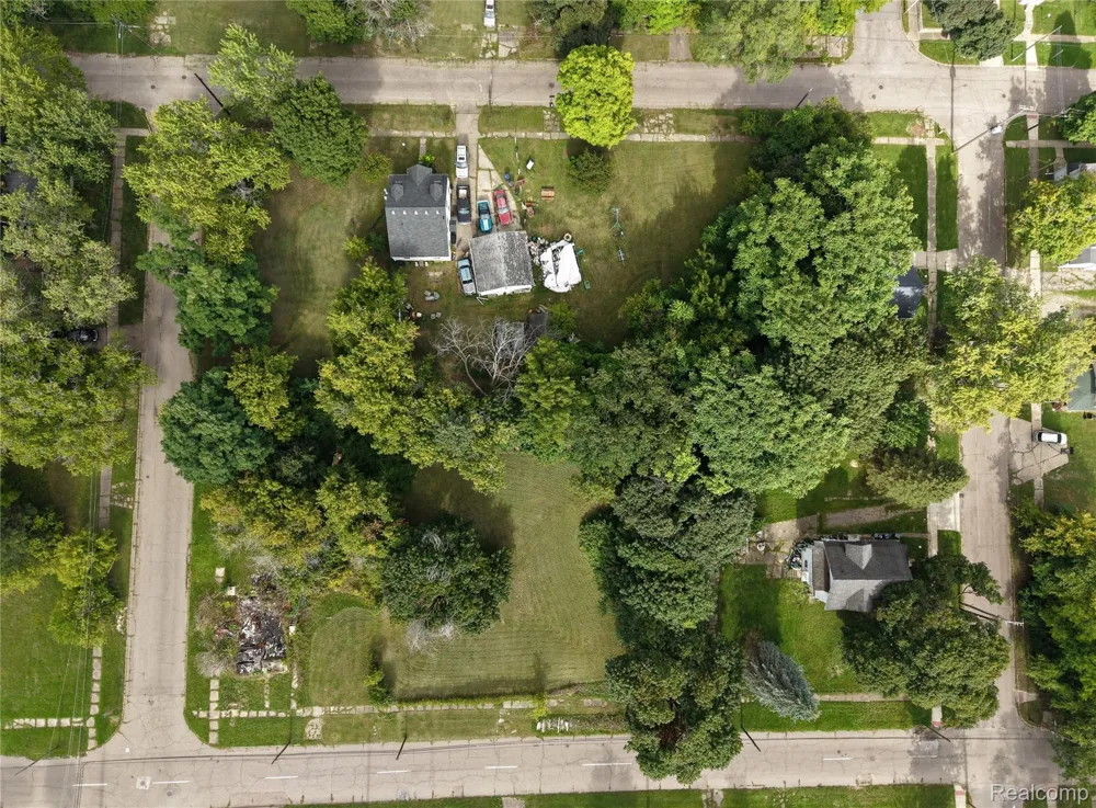 1027 Lyon Street Flint City, MI 48503