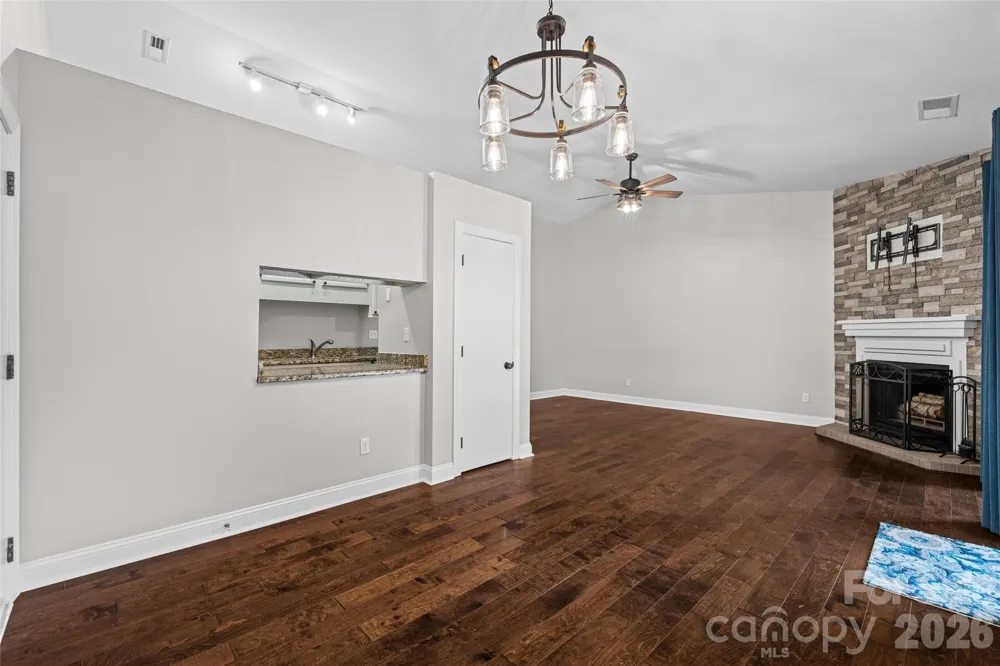 4160 Charlotte Highway #F Lake Wylie, SC 29710