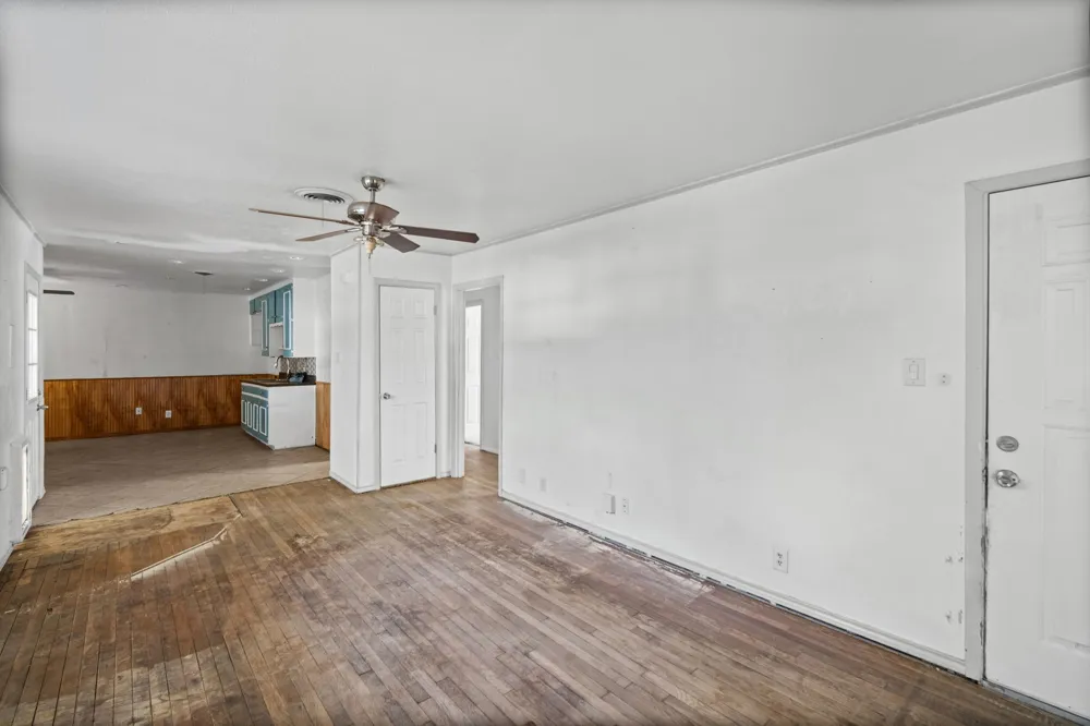 756 Thomas Avenue Hurst, TX 76053