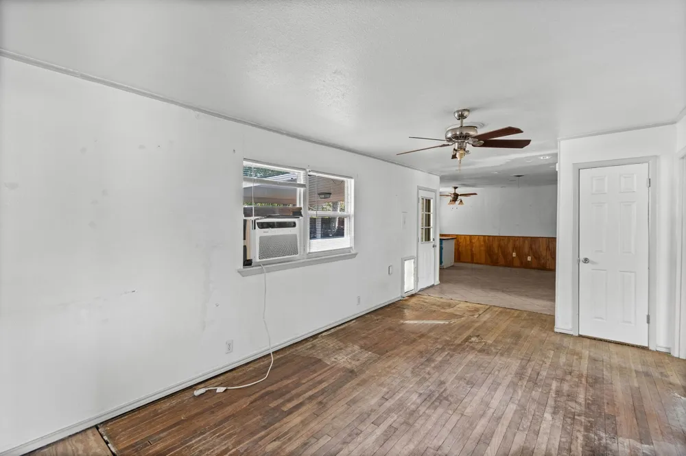 756 Thomas Avenue Hurst, TX 76053