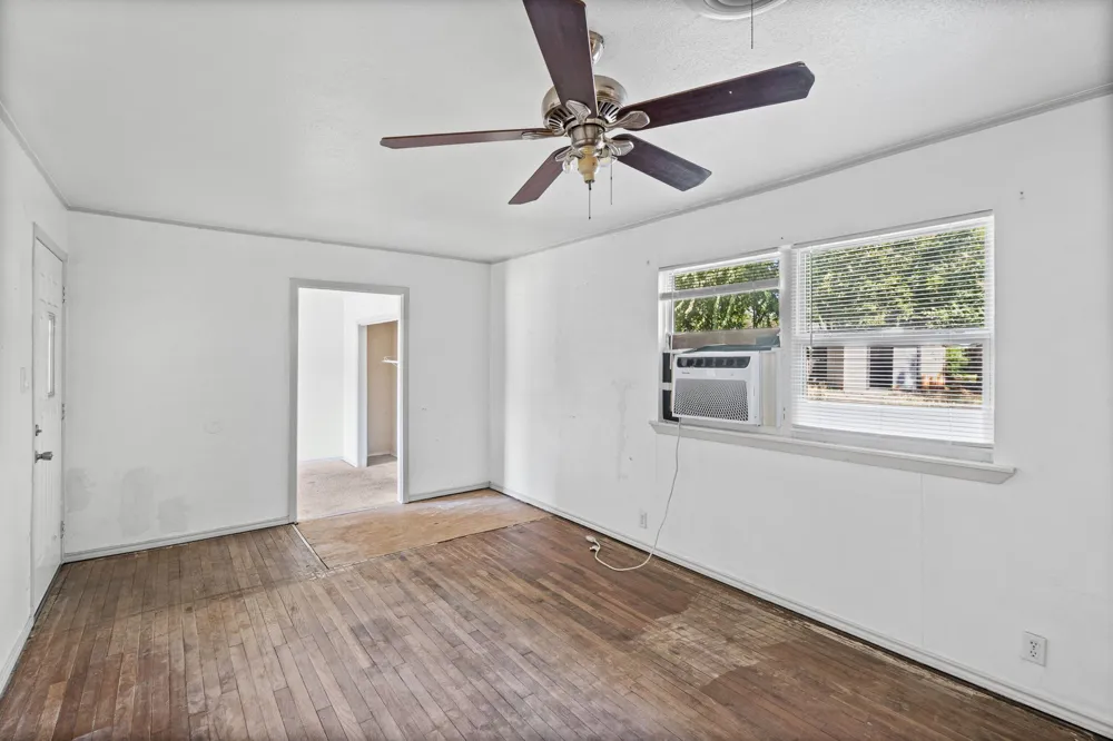756 Thomas Avenue Hurst, TX 76053