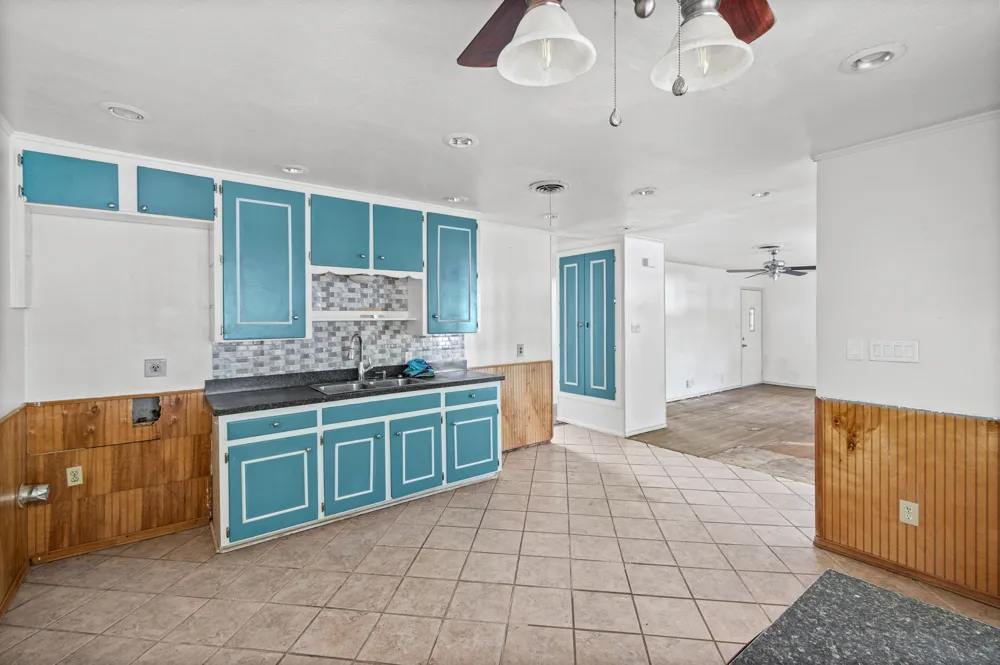 756 Thomas Avenue Hurst, TX 76053