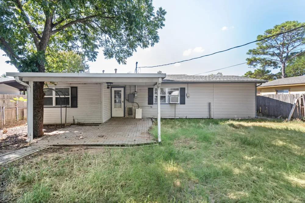 756 Thomas Avenue Hurst, TX 76053