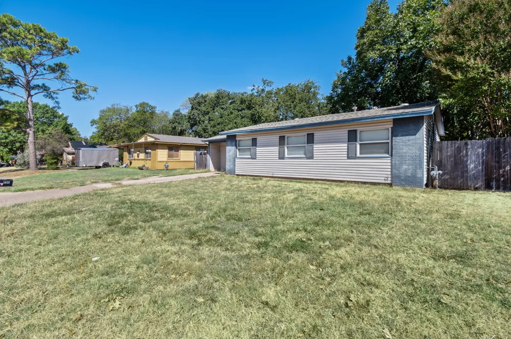756 Thomas Avenue Hurst, TX 76053