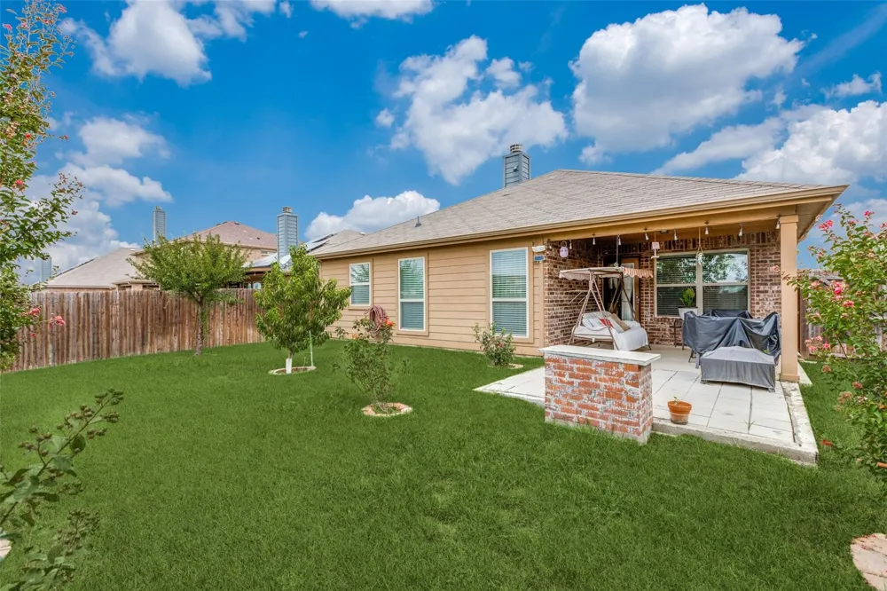 8716 Cowboy Aubrey, TX 76227