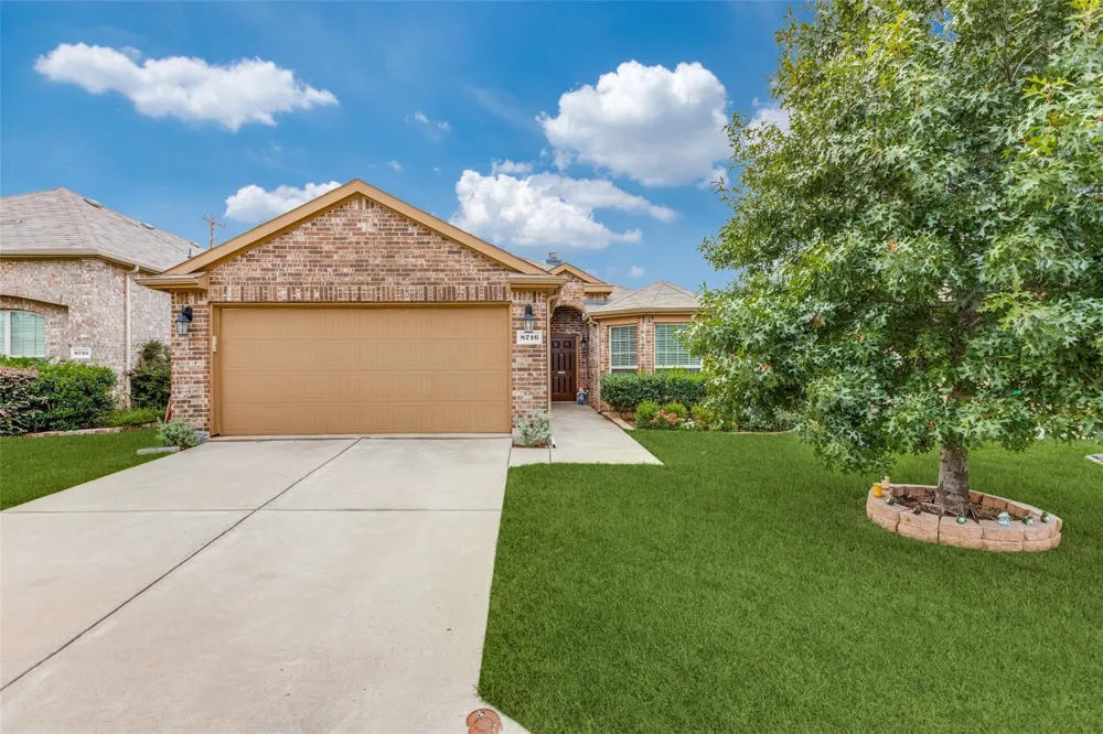 8716 Cowboy Aubrey, TX 76227