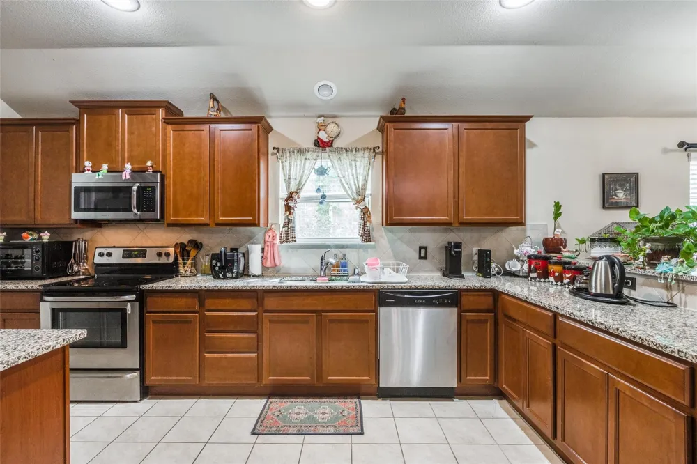 8716 Cowboy Aubrey, TX 76227