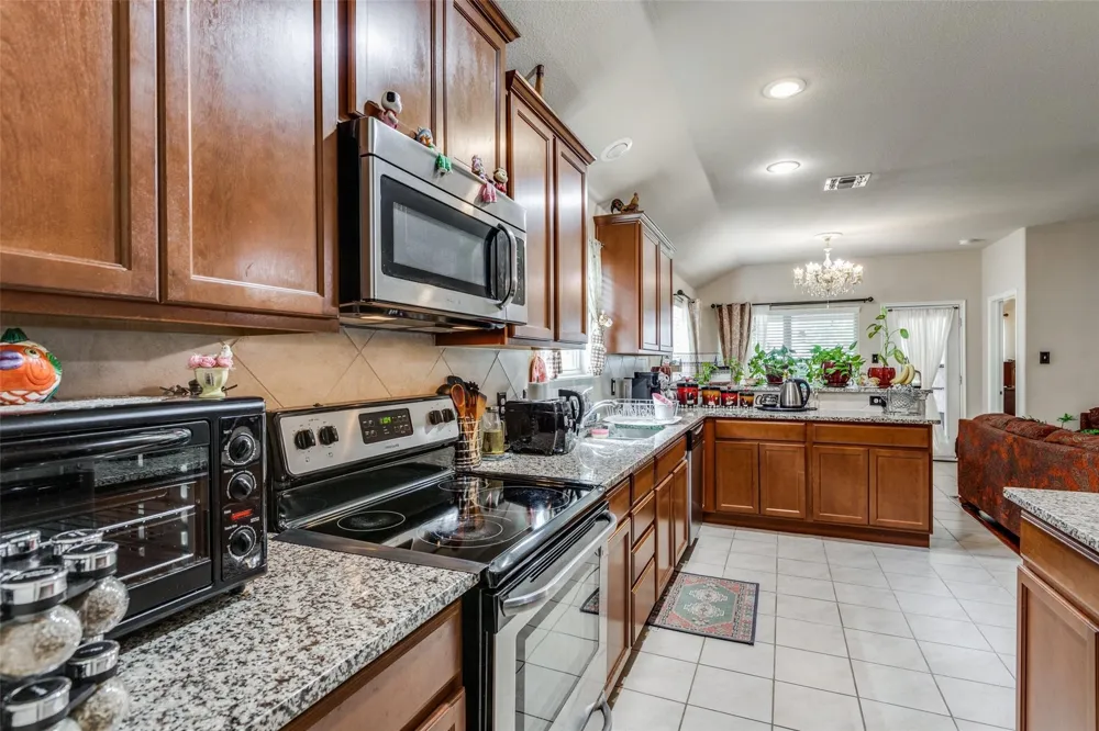 8716 Cowboy Aubrey, TX 76227
