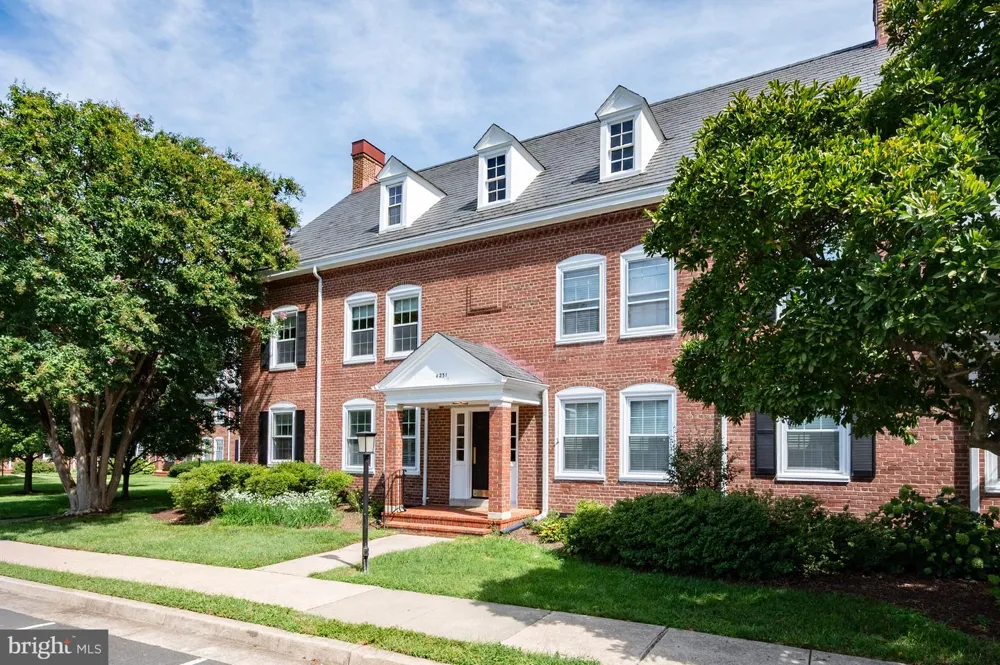 4231 35TH STREET S #B1 Arlington, VA 22206