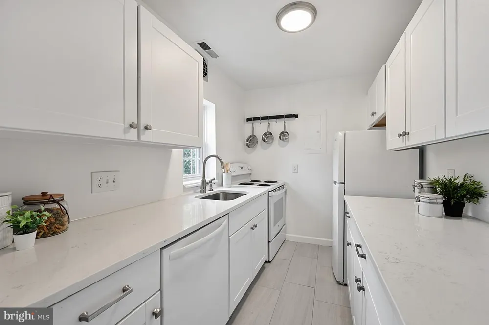 4231 35TH STREET S #B1 Arlington, VA 22206